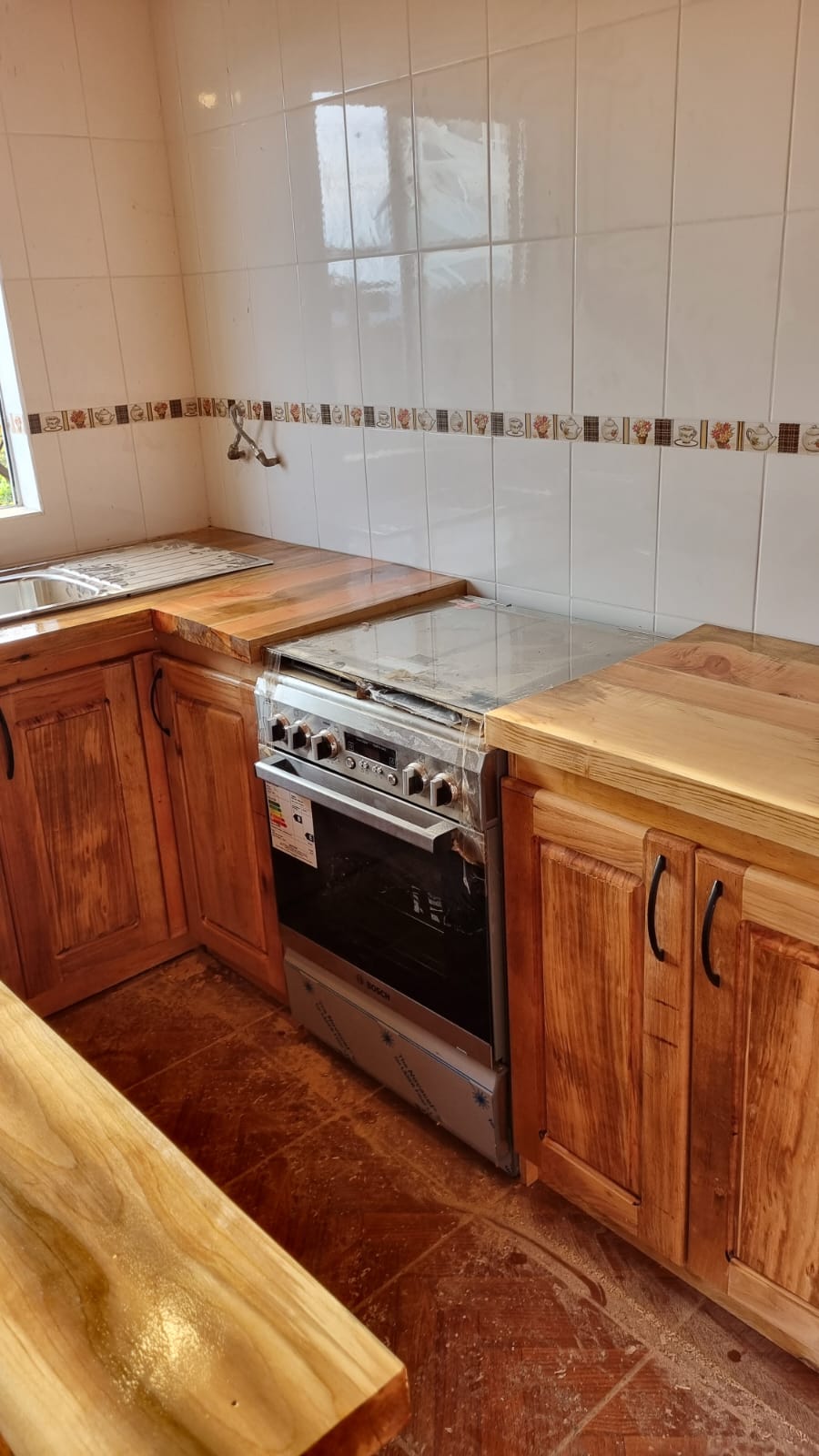 Muebles de cocina bajos en madera con horno